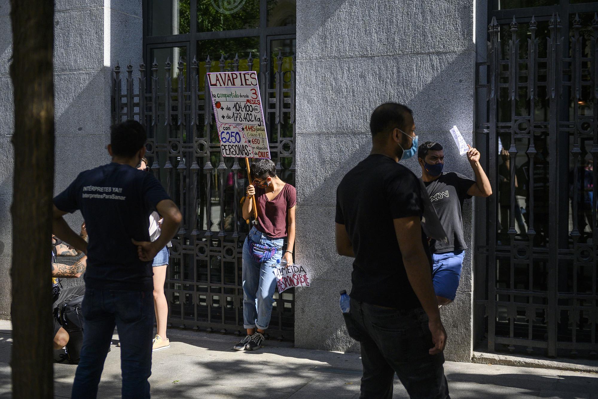 Las colas del hambre llegan a Cibeles - 3